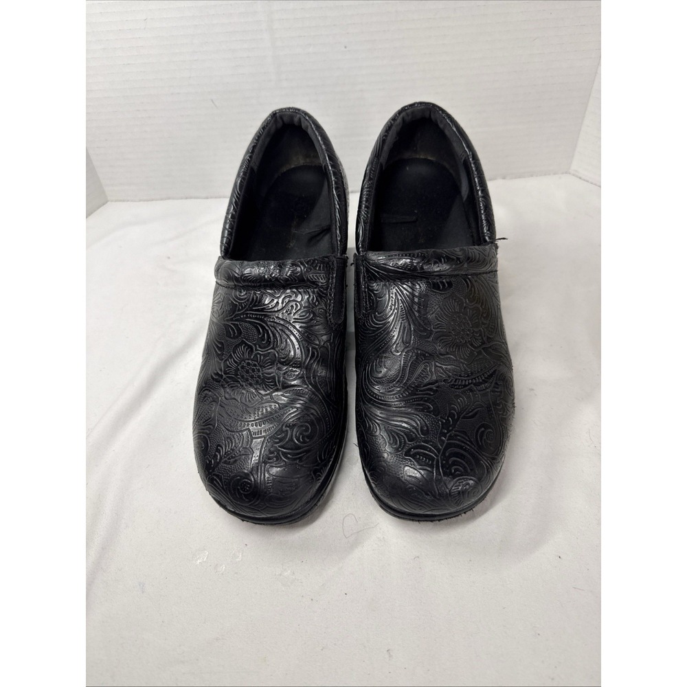 Yuu Bethanee Slip On Clog Shoes Womens 9M Black Floral Embossed Comfort